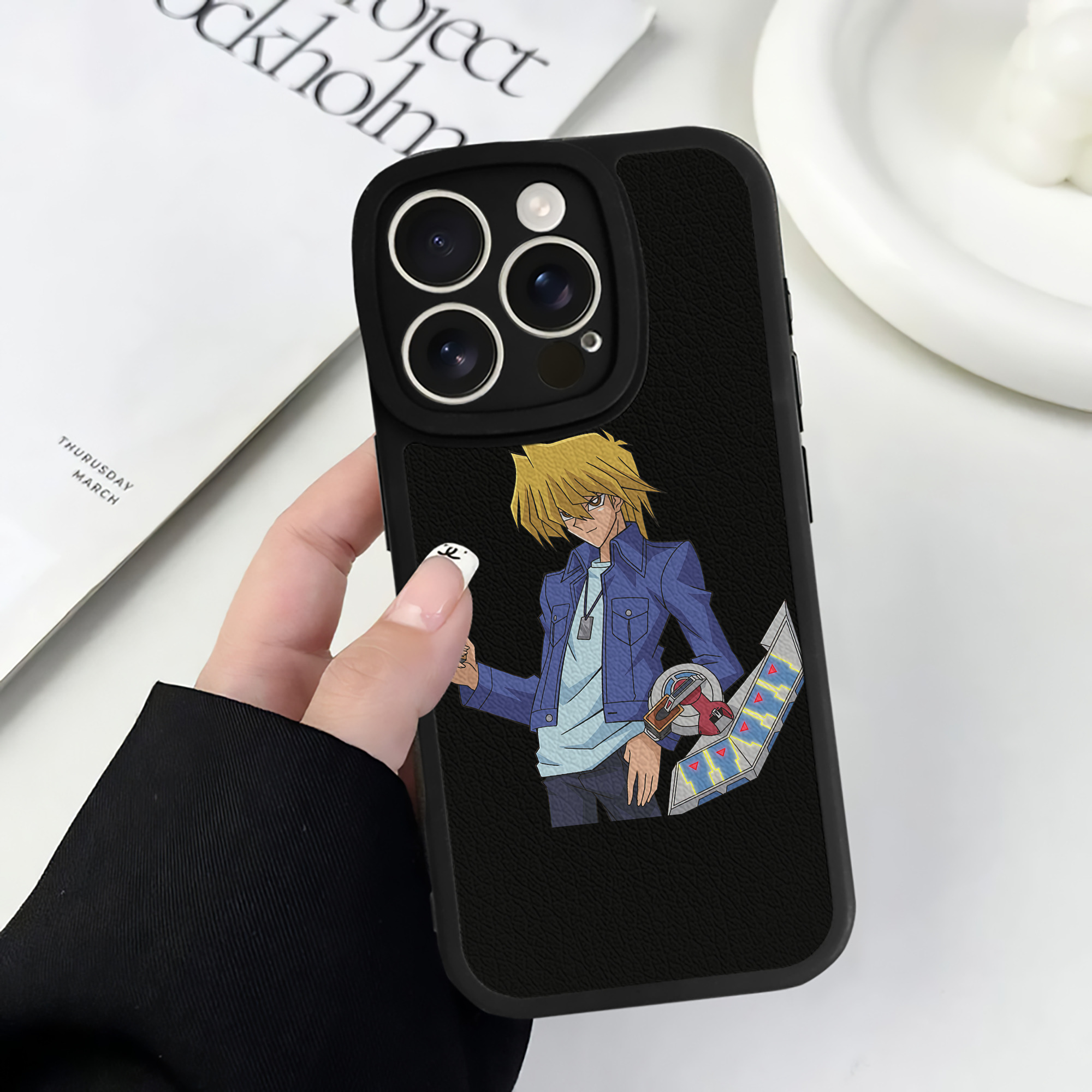 遊☆戯☆王 Yu-Gi-Oh! 【iPhone 16シリーズ対応】シリコンスマホケース（レザー調） 材質：シリコン
